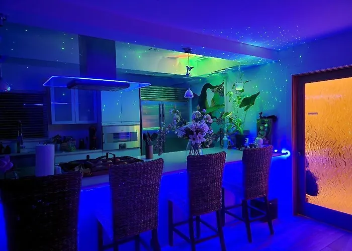 Heaven\'s Best Kept Secret 4 Min From The Sea